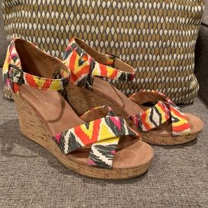 Womens Toms Sandal...size 9